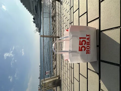 青空と豪華船、そして551