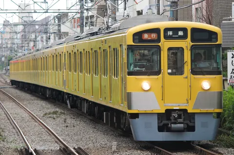 黄色い電車、旅の始まり