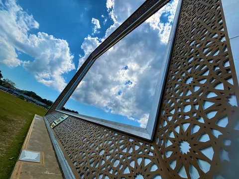 空を切り取る幾何学