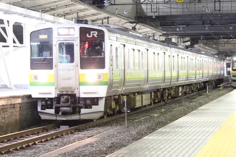 日常に溶け込む、通勤電車の風景