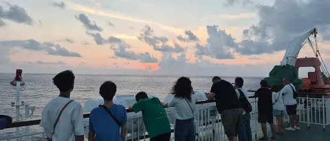夕暮れの船上風景