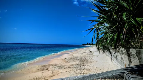 青い海と空、南国の楽園