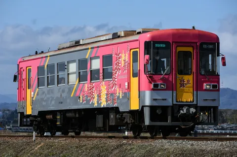 ローカル線の小さな気動車