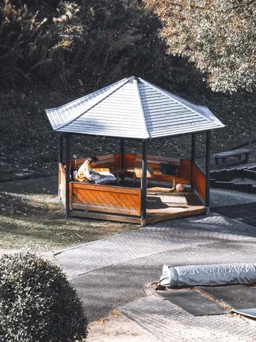静寂の gazebo で過ごす時間