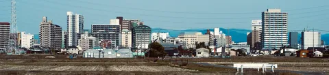 都会の空と田園の間