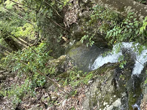 水しぶき弾ける渓流