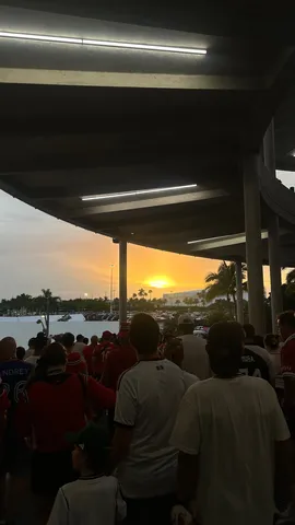 夕焼けとスタジアムの風景
