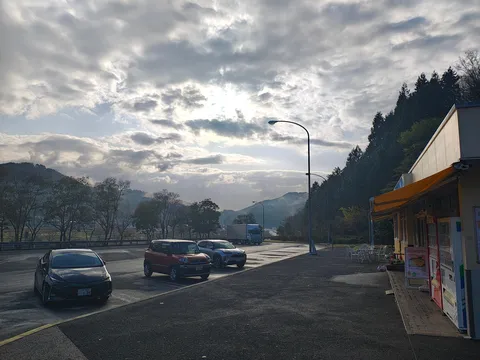 雲間から光差す休憩所
