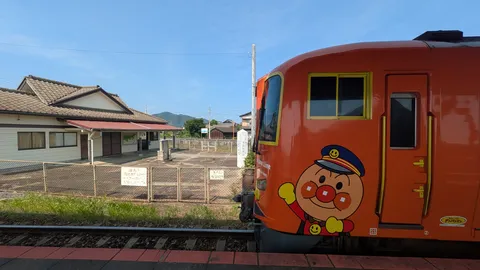 旅を誘うアンパンマン列車