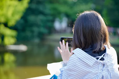 スマホで切り取る、静かな午後