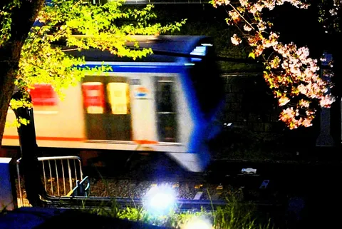 ブレても爆速！夜の電車