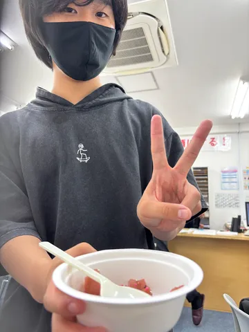 ピースサインと小さな幸せ