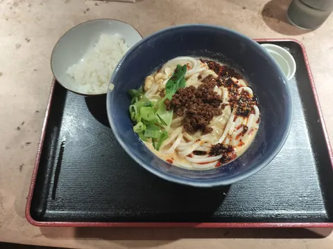 白い麺と紅の情熱一杯