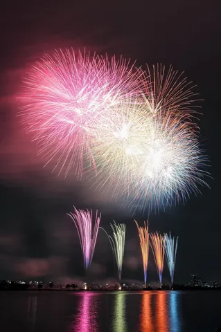 夜空を彩る光の祝祭