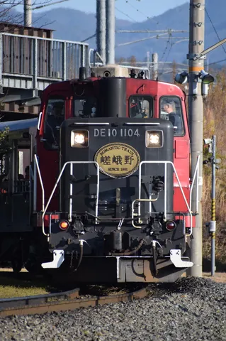 嵯峨野を行く浪漫列車