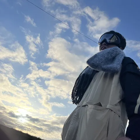冬空とゴーグルの視線