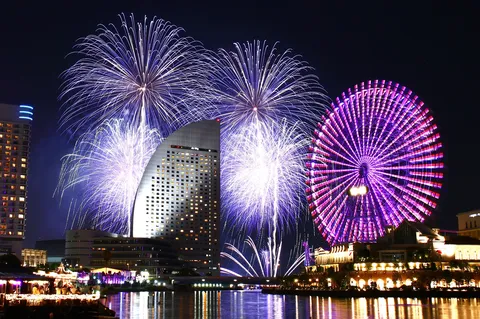 夜空を彩る光の祭典