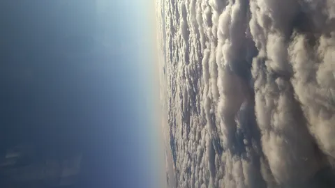 機窓から見下ろす雲海