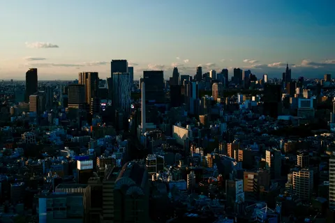 夕暮れに染まる摩天楼