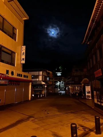 月明かりの深夜徘徊、開いてる店はどこ？