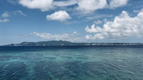 水平線に広がる透明な海