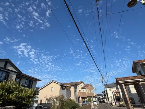 日常に舞う、雲のレース