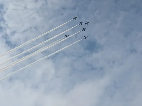 空駆ける白き六連星