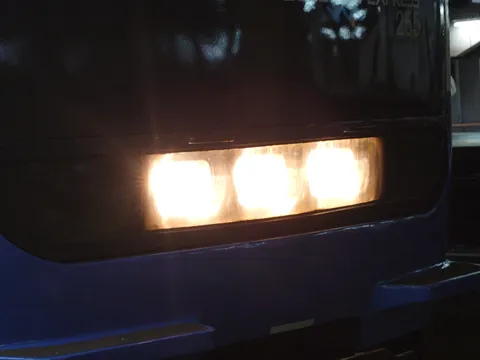 夜景を切り取る三つの光