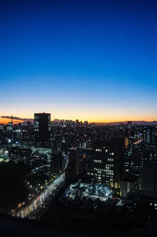 黄昏に煌めく都市景観