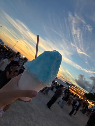 夕空に浮かぶ青いひと口