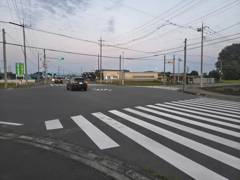 夕暮れ時の信号待ち