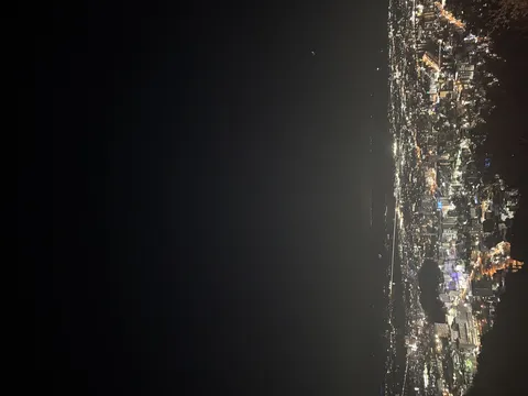 夜空と広がる街の光
