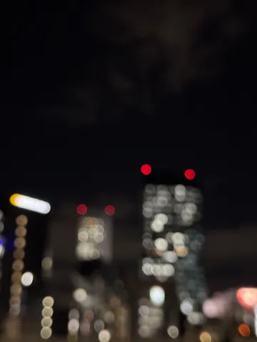 夜景の灯が揺れるボケ味