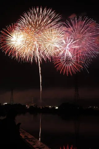 夜空に咲く花火の余韻