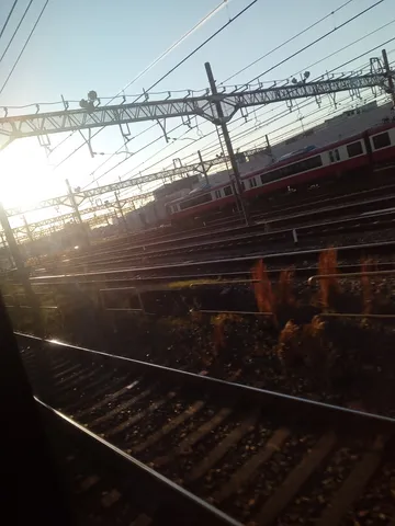夕暮れ時の鉄道風景