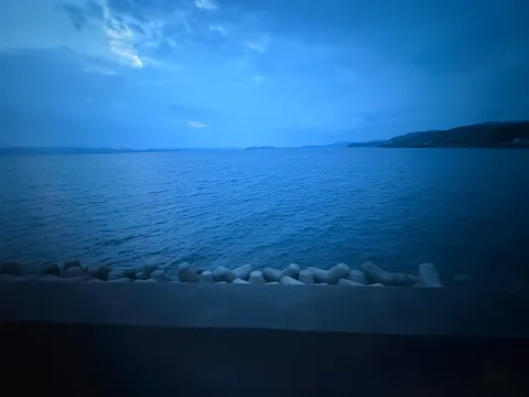 藍色の境界線、静寂の海