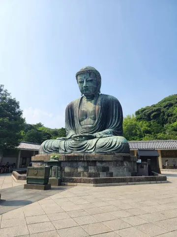 静かな巨像の瞑想広場
