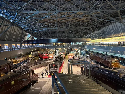 鉄道博物館の息づく光景