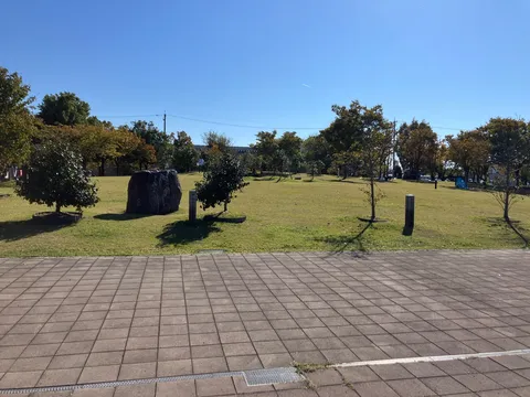 風と石と木の公園日和