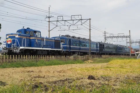 グルメ旅、青い列車がご案内！