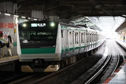 旅立ち止まる、列車の時間