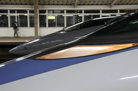 静かに並ぶ流線型