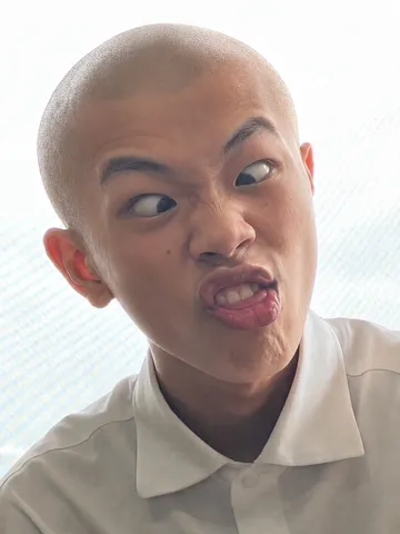 お茶目な表情にドキッ