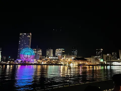 水面のミラーボール夜景