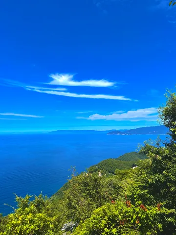息をのむ青、深呼吸したくなる景色