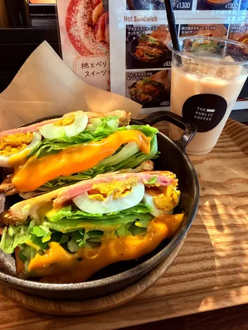 チーズが主役？サンドイッチの豪快っぷり