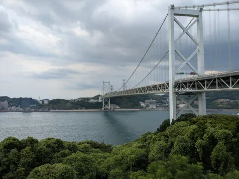 雲と橋の睨めっこ