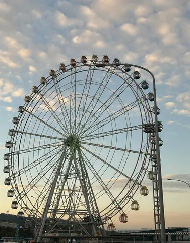 空と観覧車のポートレート