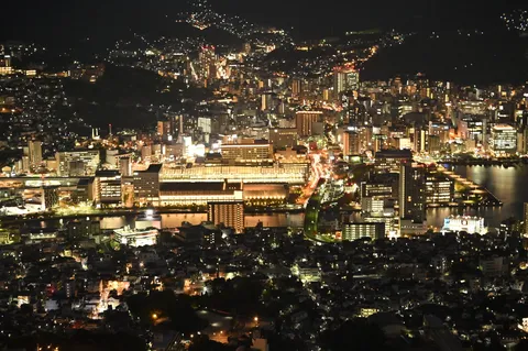 夜景に煌めく街の息吹