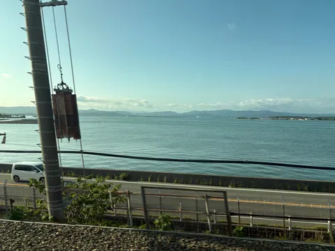 海辺の奥行き、光の道